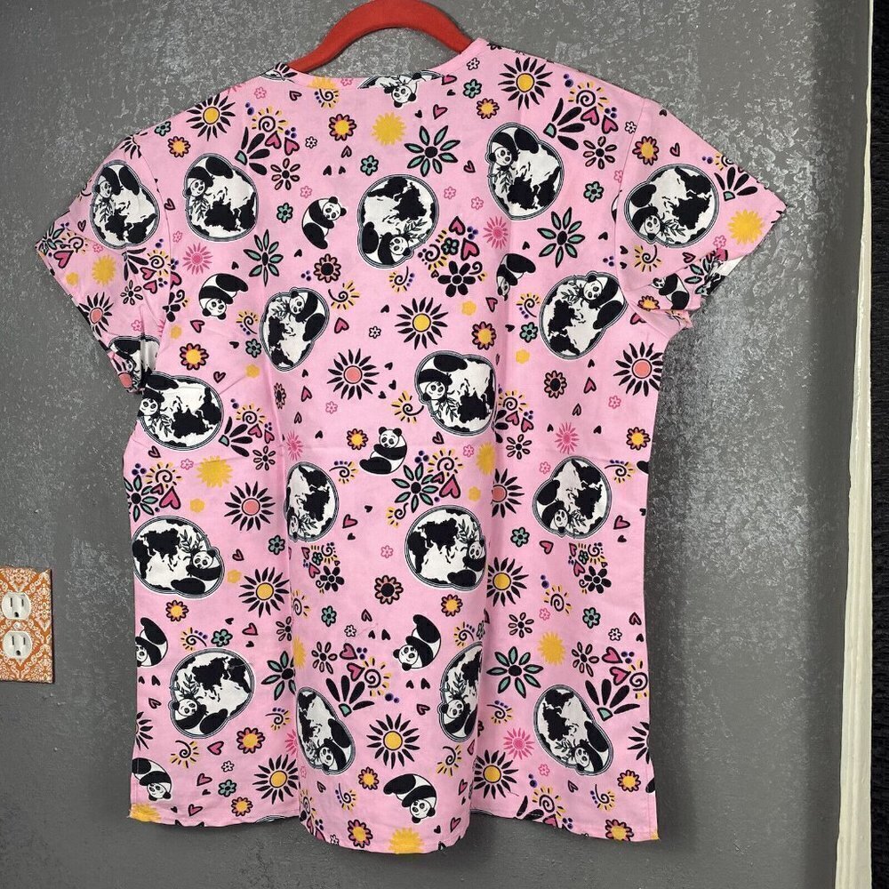 NWT metro scrubs pink panda floral print 2 pocket scrub top. size medium